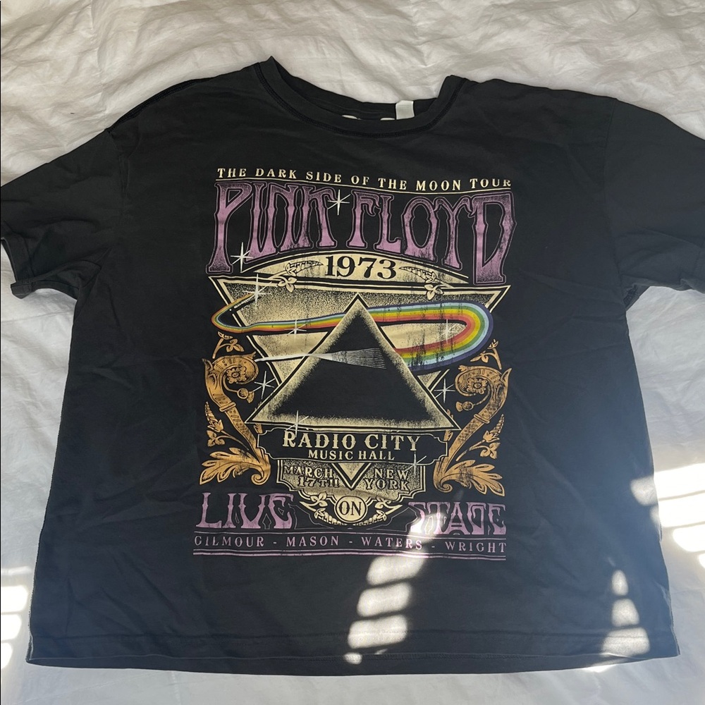 NWOT charcoal gray Pink Floyd band tour t-shirt